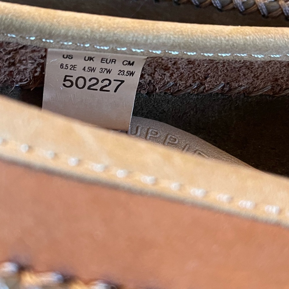 NWOT Hush Puppies Easy Time Slip On Women's Shoe - Picture 8 of 9